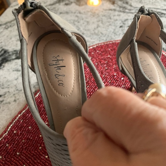 Style & Co heels - Picture 3 of 4
